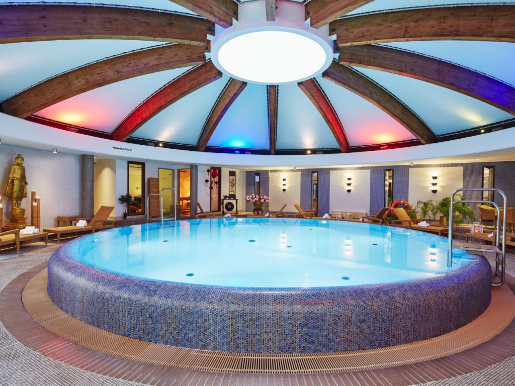 Steigenberger Hotel spa with large hot tub